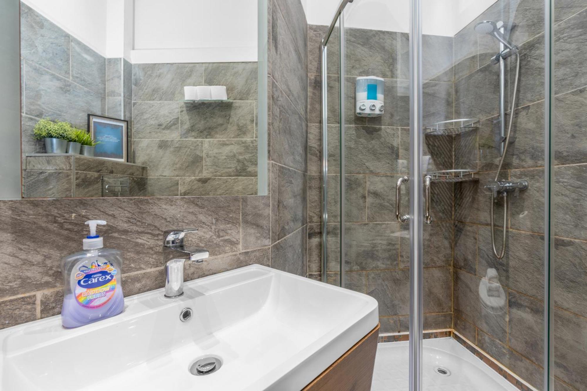 Cosy Modern City Centre Flat エディンバラ エクステリア 写真
